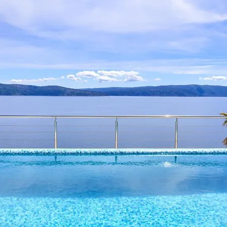 Tatil Evi Seafront Natura With Pool, Breathtaking View Krk Town