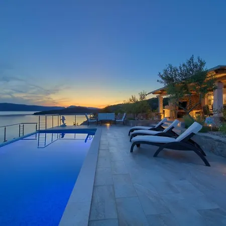 Seafront Natura With Pool, Breathtaking View Tatil Evi
