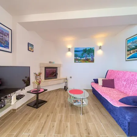 Tatil Evi Seafront Natura With Pool, Breathtaking View Krk Town