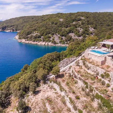 Tatil Evi Seafront Natura With Pool, Breathtaking View Krk Town