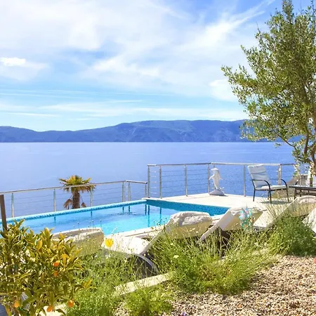 Tatil Evi Seafront Natura With Pool, Breathtaking View Krk Town